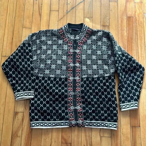 COPY - Vintage norwegian designs  100% virgin wool cardigan sweater